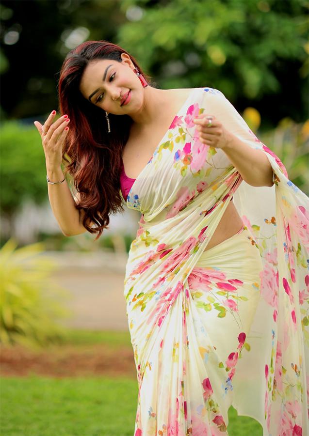 actress_20honey_20rose_20new_20photos_20-22.jpg 19