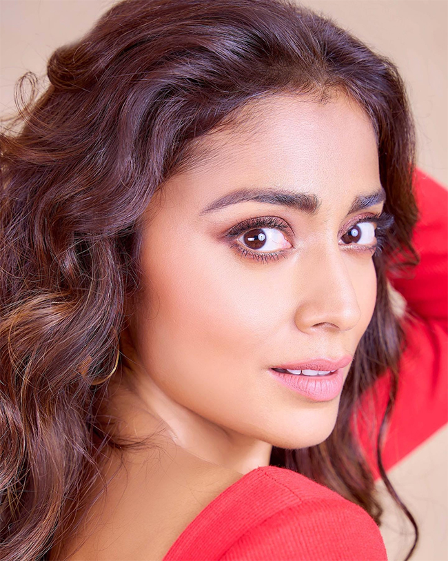 Happy_20Birthday_20Shriya_20Saran_20Latest_20images-10.jpg 10