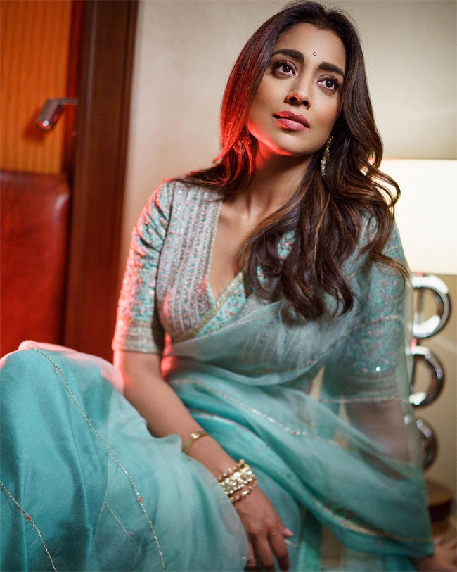Happy_20Birthday_20Shriya_20Saran_20Latest_20images-23.jpg 22