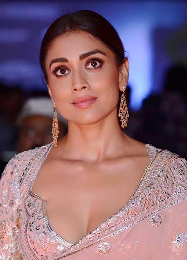 Happy_20Birthday_20Shriya_20Saran_20Latest_20images-8.jpg 8