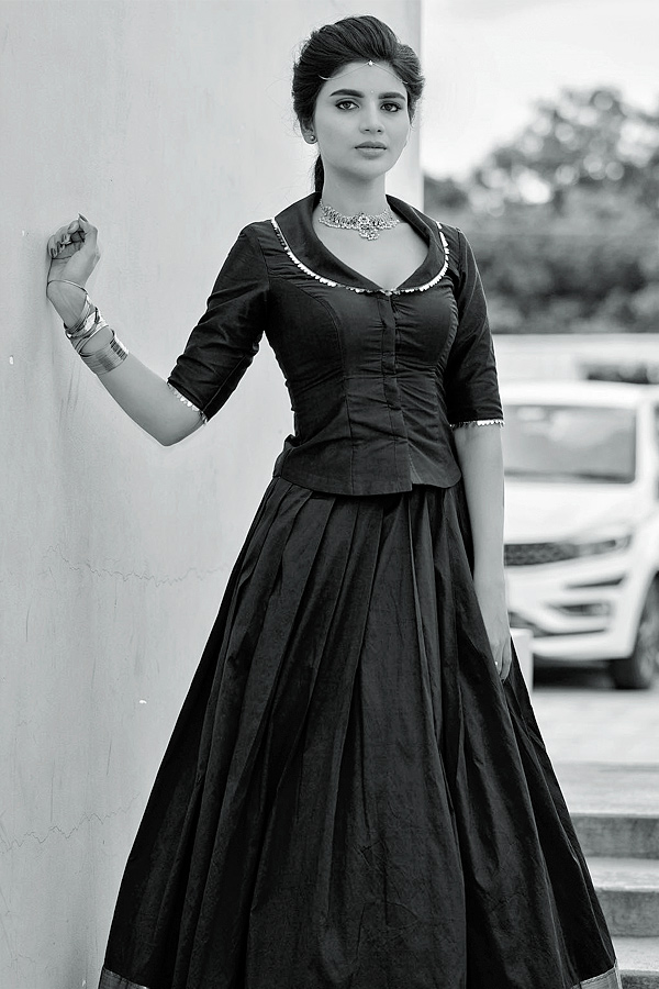 Jabardasth_20Varsha_20Latest_20Photos_2.jpg 3