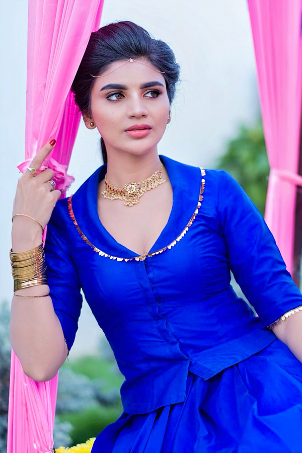 Jabardasth_20Varsha_20Latest_20Photos_3.jpg 4