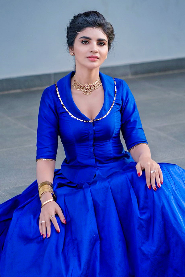 Jabardasth_20Varsha_20Latest_20Photos_9.jpg 10