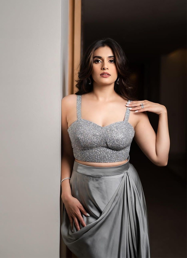 Divyansha_20Kaushik_20Hot_20Pics-10.jpg 10