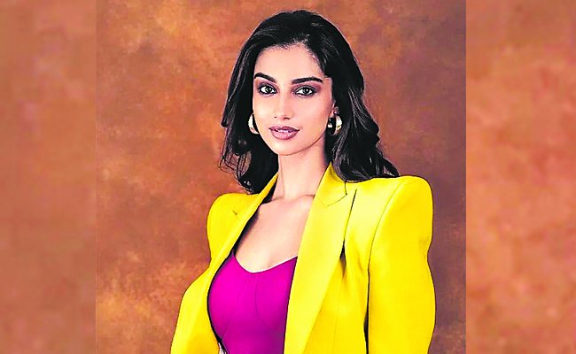 Meenakshi_20Chowdary.jpg