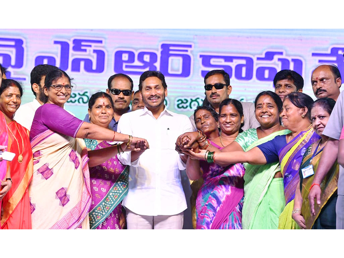 CM_20Jagan_20Release_20YSR_20Kapu_20Nestham_20Scheme_204_20Phase_20Funds_20PHotos_10.jpg 17