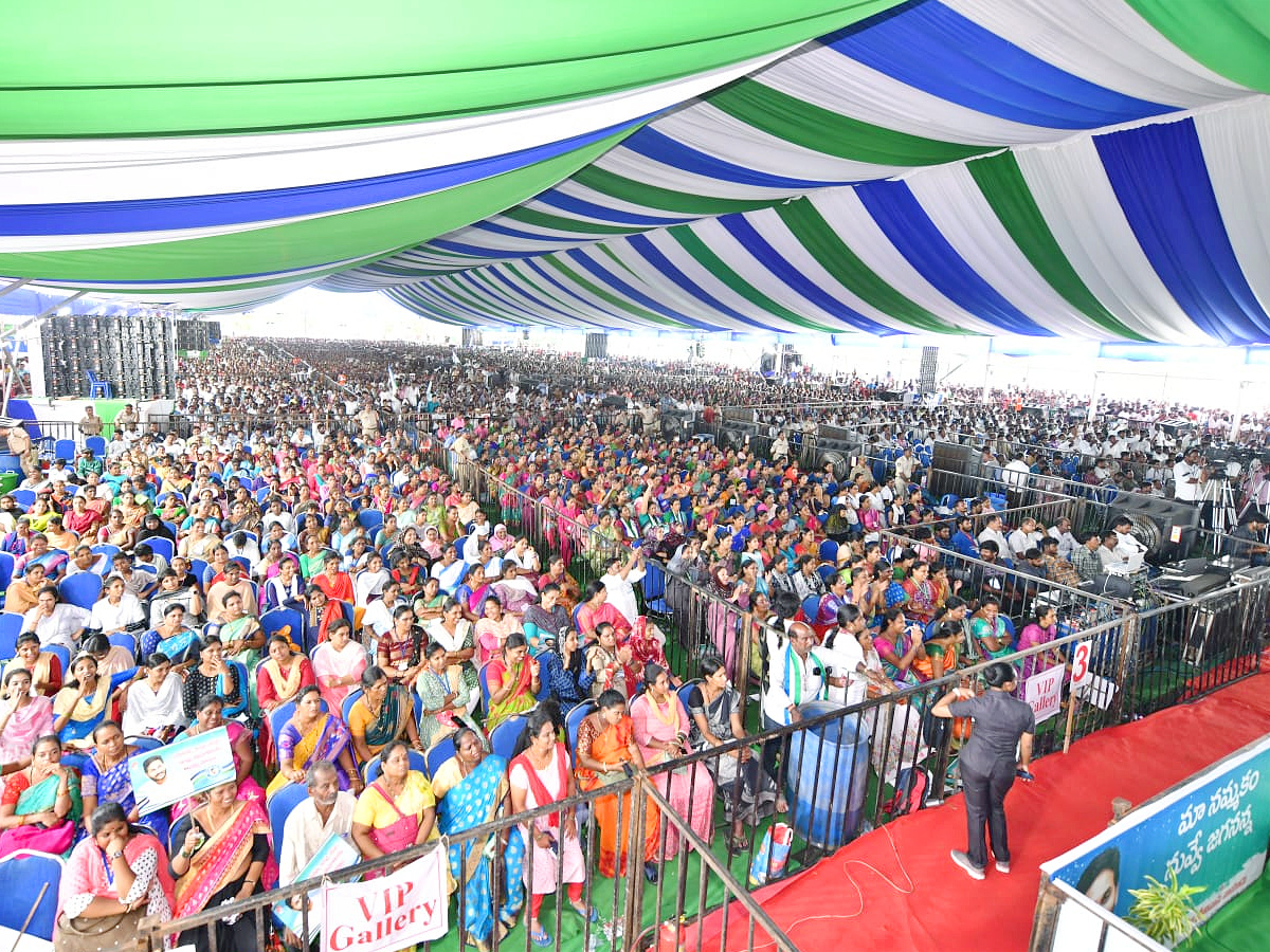CM_20Jagan_20Release_20YSR_20Kapu_20Nestham_20Scheme_204_20Phase_20Funds_20PHotos_14.jpg 3