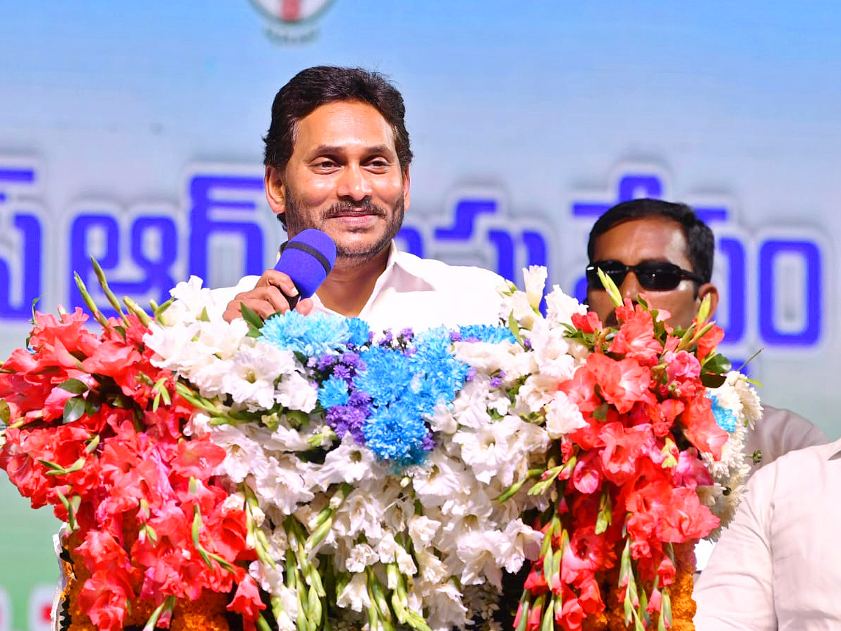 CM_20Jagan_20Release_20YSR_20Kapu_20Nestham_20Scheme_204_20Phase_20Funds_20PHotos_5.jpg 10