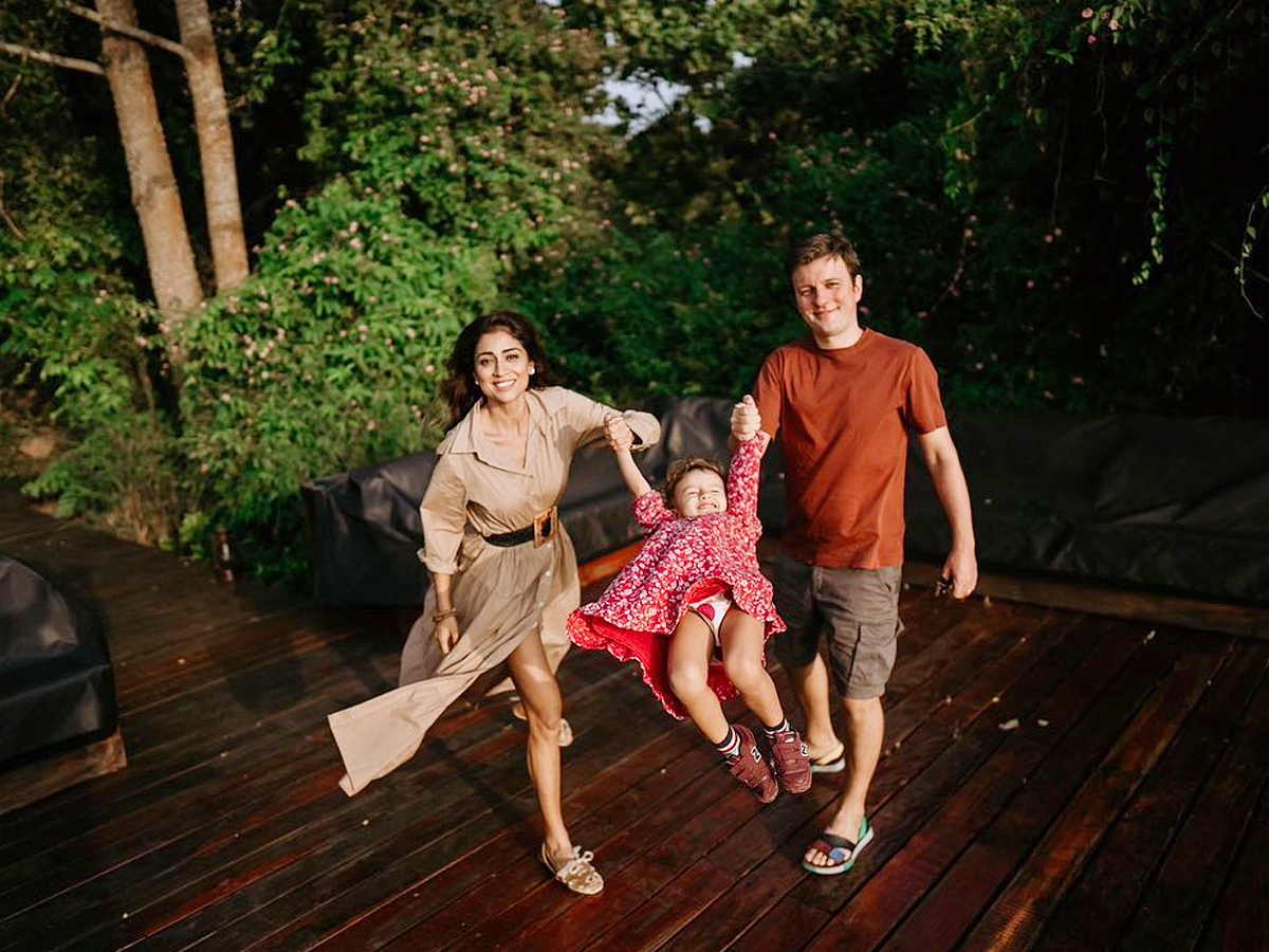 Heroine_20Shriya_20family_20vacation_20photos_10.jpg 8