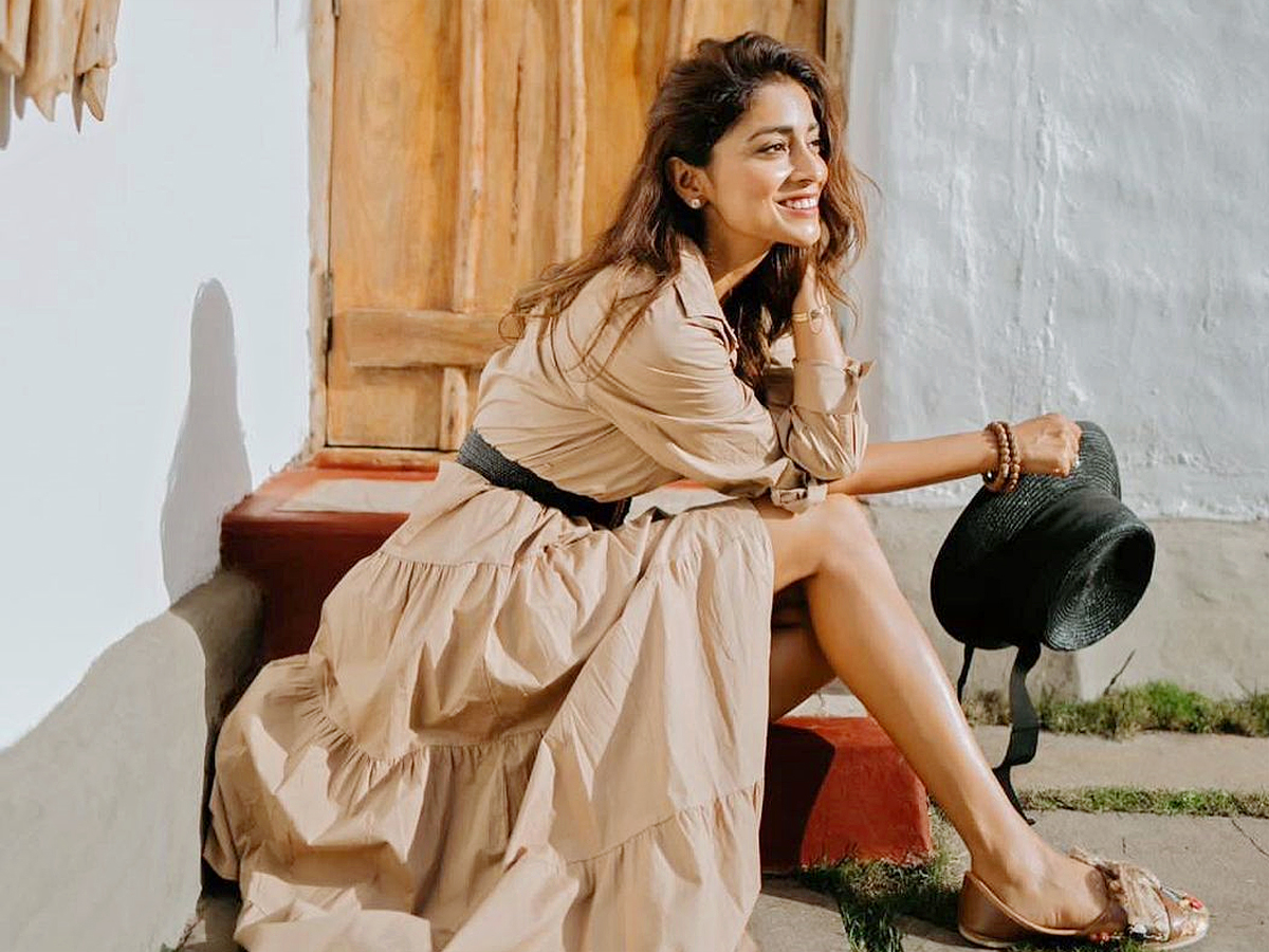 Heroine_20Shriya_20family_20vacation_20photos_4.jpg 5