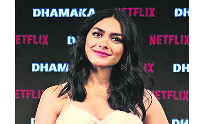 Mrunal_20Takur_202.jpg