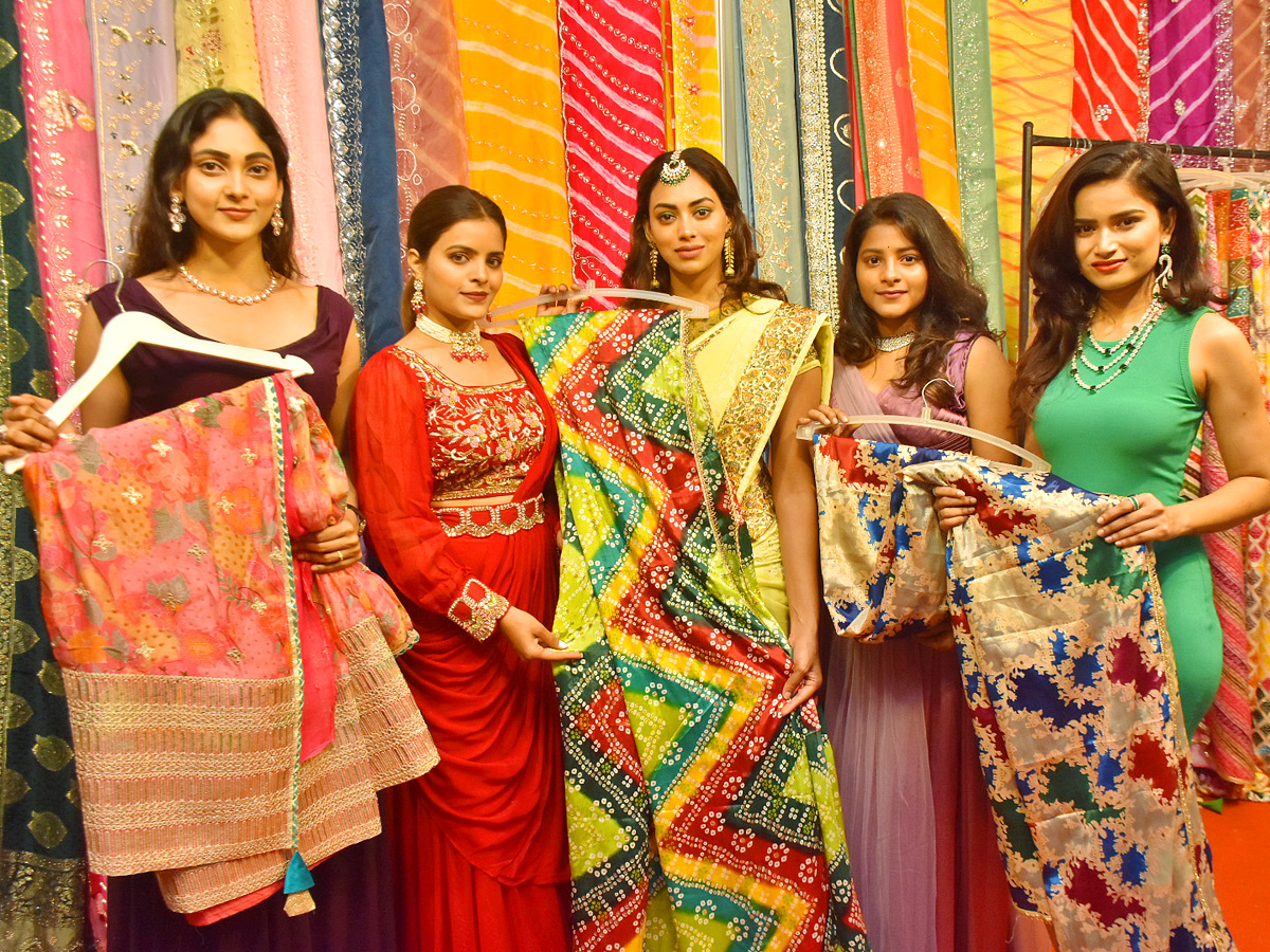 Sutraa_20Indian_20Fashion_20Exhibition_20At_20Hyderabad_1.jpg 2