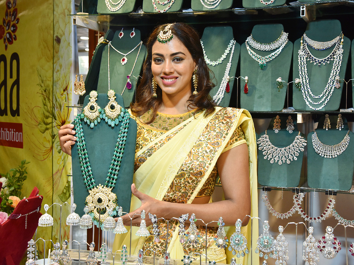 Sutraa_20Indian_20Fashion_20Exhibition_20At_20Hyderabad_16.jpg 17
