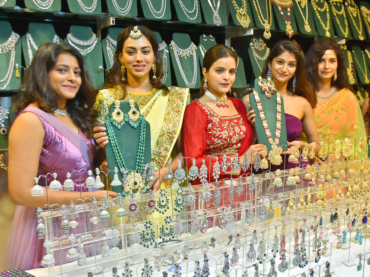 Sutraa_20Indian_20Fashion_20Exhibition_20At_20Hyderabad_2.jpg 3