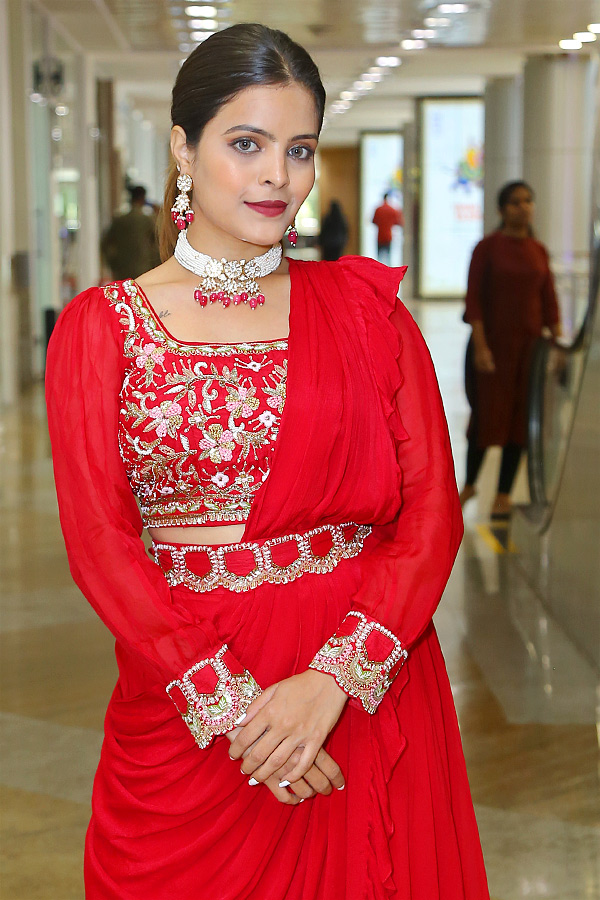 Sutraa_20Indian_20Fashion_20Exhibition_20At_20Hyderabad_6.jpg 7
