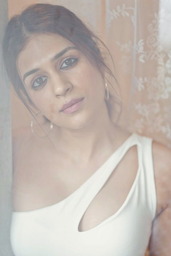 Shraddha_20Das_20Latest_20Stunning_20Photos_1.jpg 2
