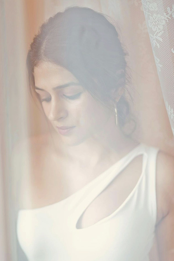 Shraddha_20Das_20Latest_20Stunning_20Photos_2.jpg 3