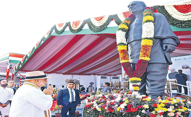 AMIT-SHAH-WITH-PATEL.jpg