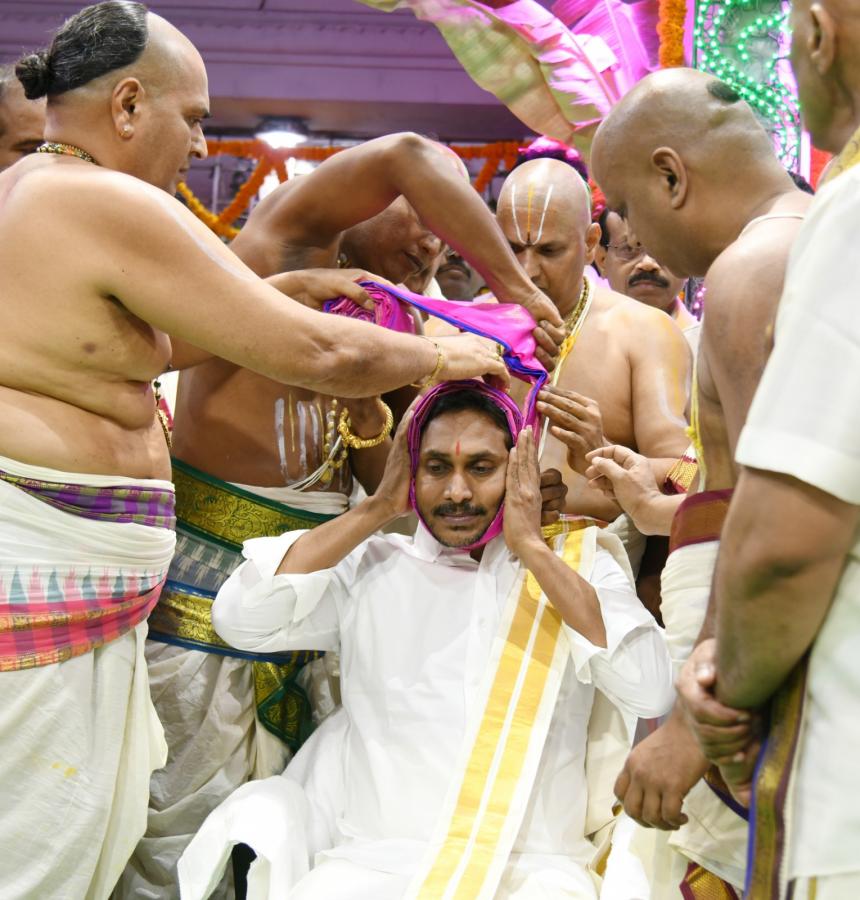 CM-YS-Jagan-At-Tirumala-Brahmotsavam-02.jpeg 3