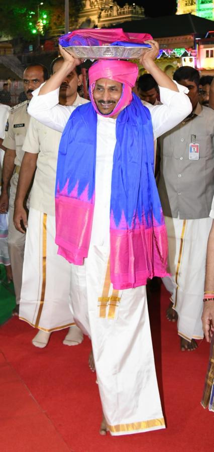 CM-YS-Jagan-At-Tirumala-Brahmotsavam-05.jpeg 6