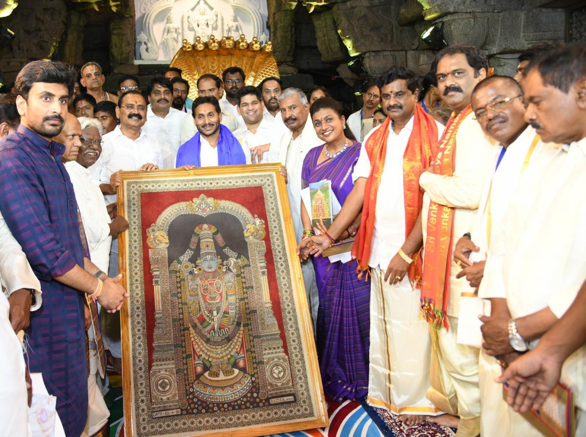 CM-YS-Jagan-At-Tirumala-Brahmotsavam-08.jpeg 9