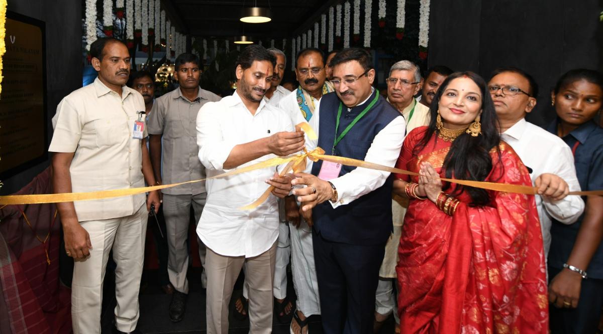CM-YS-Jagan-At-Tirumala-Brahmotsavam-09.jpeg 10