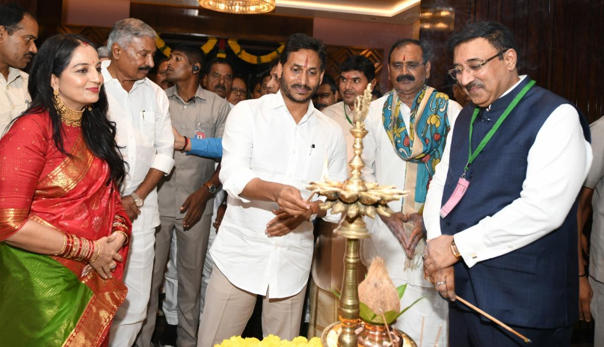 CM-YS-Jagan-At-Tirumala-Brahmotsavam-11.jpeg 12