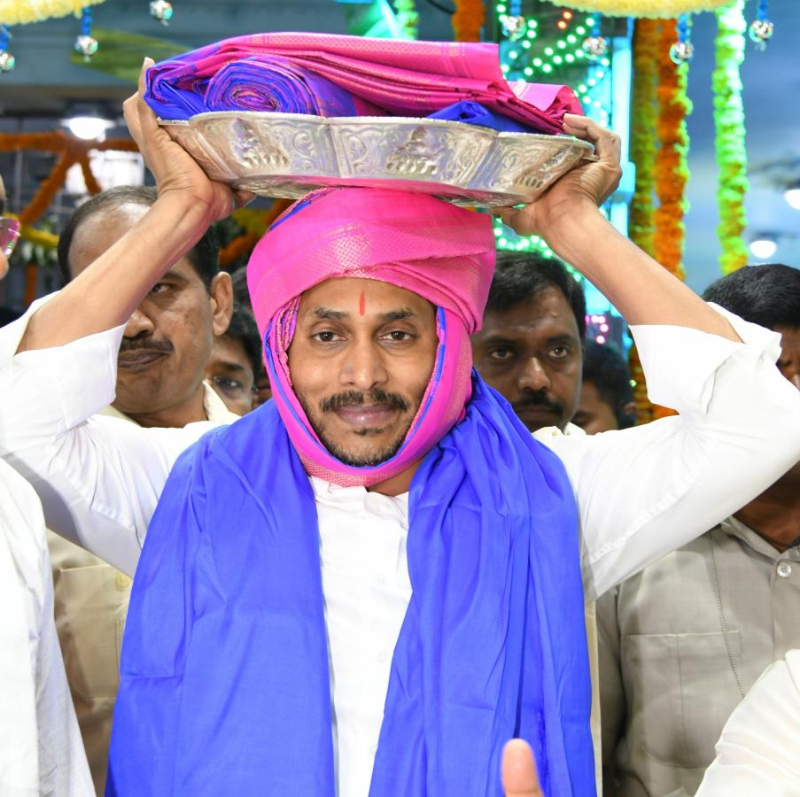 CM-YS-Jagan-At-Tirumala-Brahmotsavam-12.jpeg 13