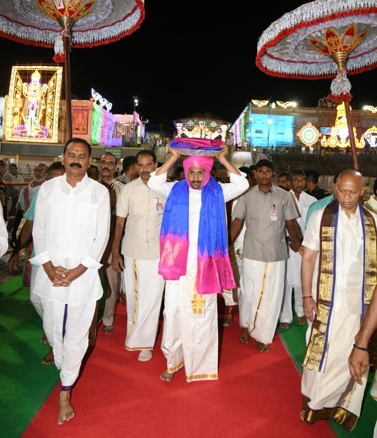 CM-YS-Jagan-At-Tirumala-Brahmotsavam-15.jpeg 15