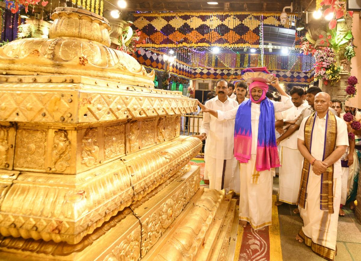 CM-YS-Jagan-At-Tirumala-Brahmotsavam-18.jpeg 20
