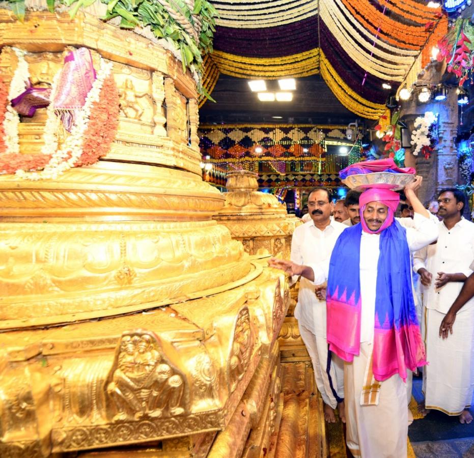CM-YS-Jagan-At-Tirumala-Brahmotsavam-20.jpg 16