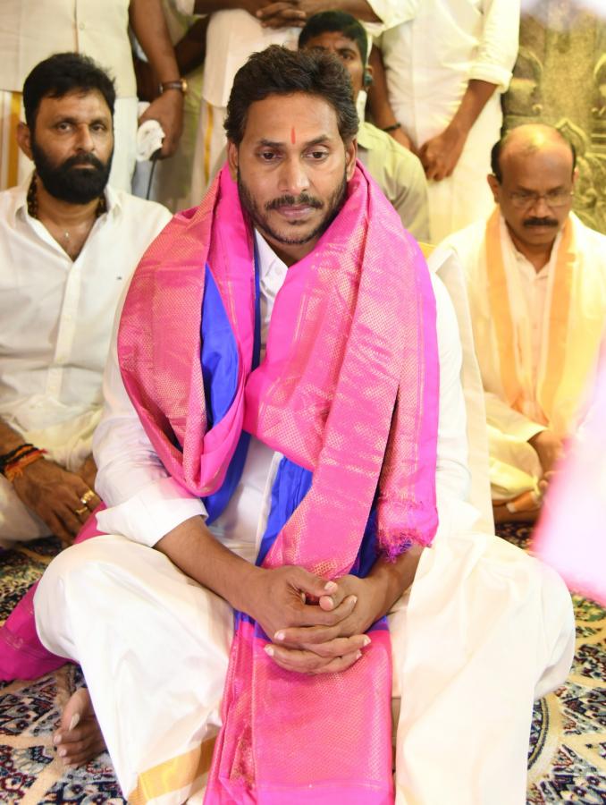 CM-YS-Jagan-At-Tirumala-Brahmotsavam-23.jpeg 22