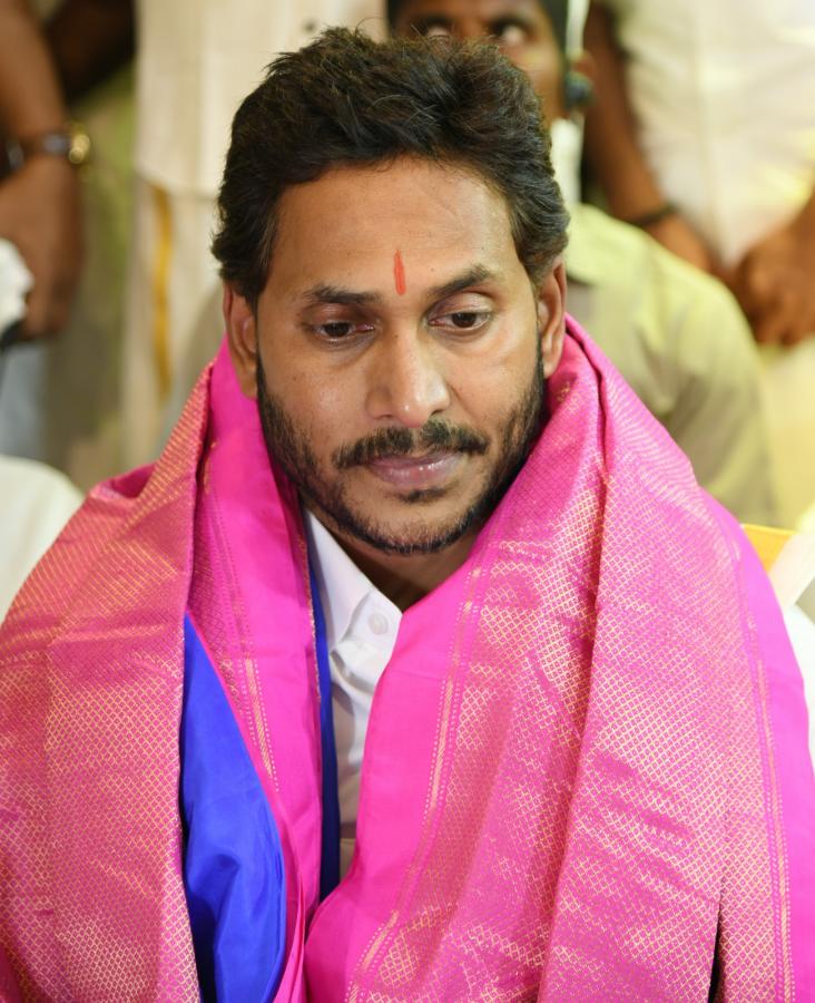 CM-YS-Jagan-At-Tirumala-Brahmotsavam-24.jpeg 25