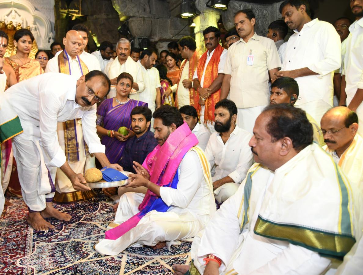 CM-YS-Jagan-At-Tirumala-Brahmotsavam-26.jpeg 24