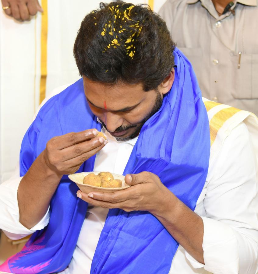 CM-YS-Jagan-At-Tirumala-Brahmotsavam-30.jpeg 29