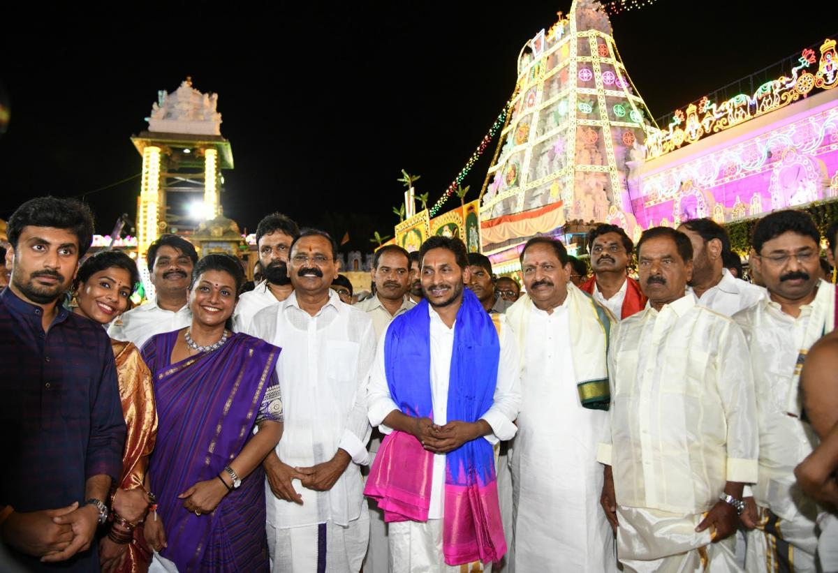 CM-YS-Jagan-At-Tirumala-Brahmotsavam-31.jpeg 30