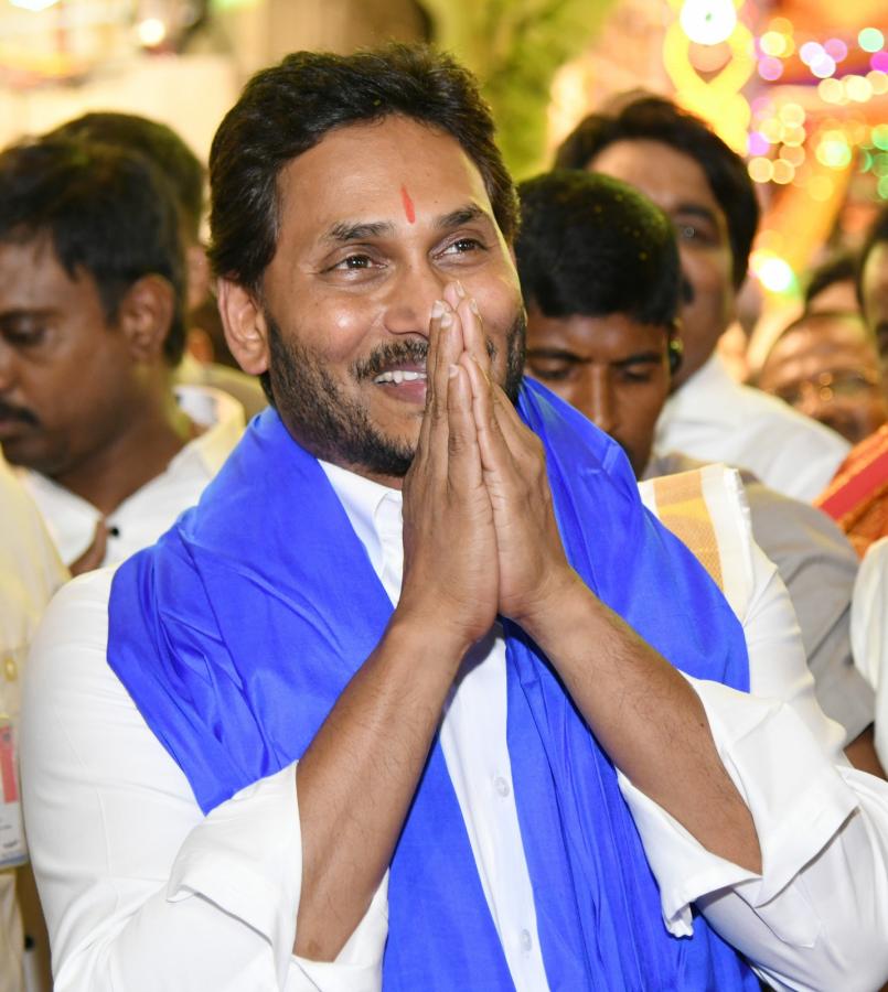 CM-YS-Jagan-At-Tirumala-Brahmotsavam-33.jpeg 32