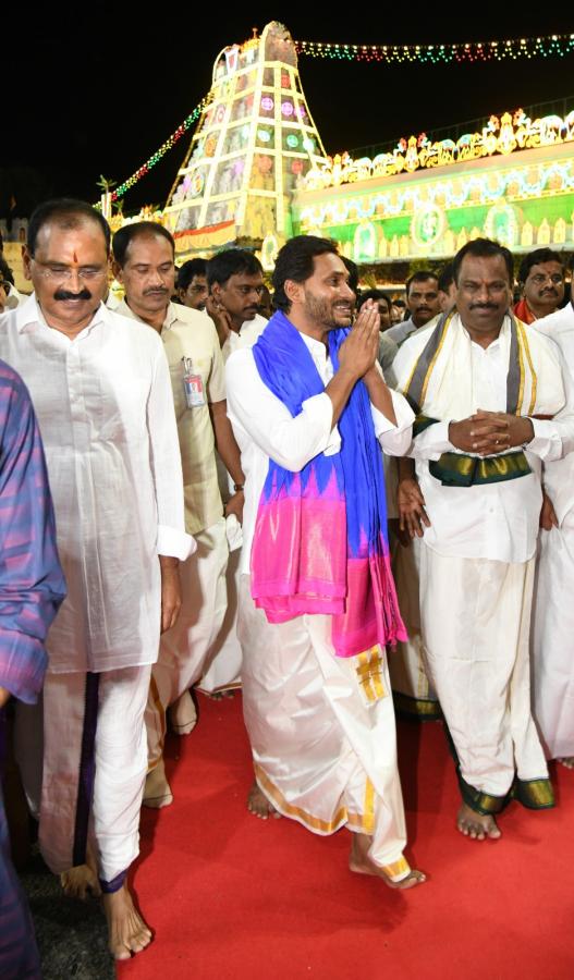 CM-YS-Jagan-At-Tirumala-Brahmotsavam-34.jpeg 33