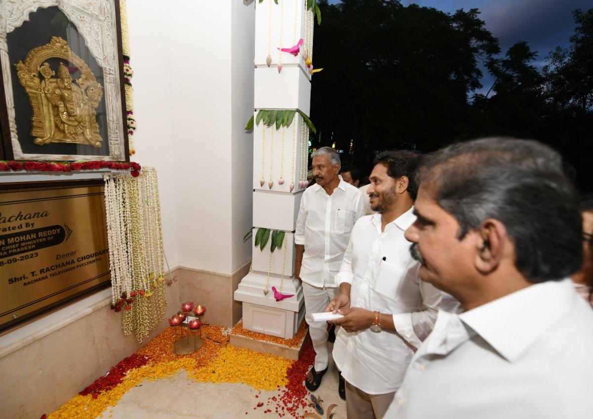 CM-YS-Jagan-At-Tirumala-Brahmotsavam-36.jpeg 35