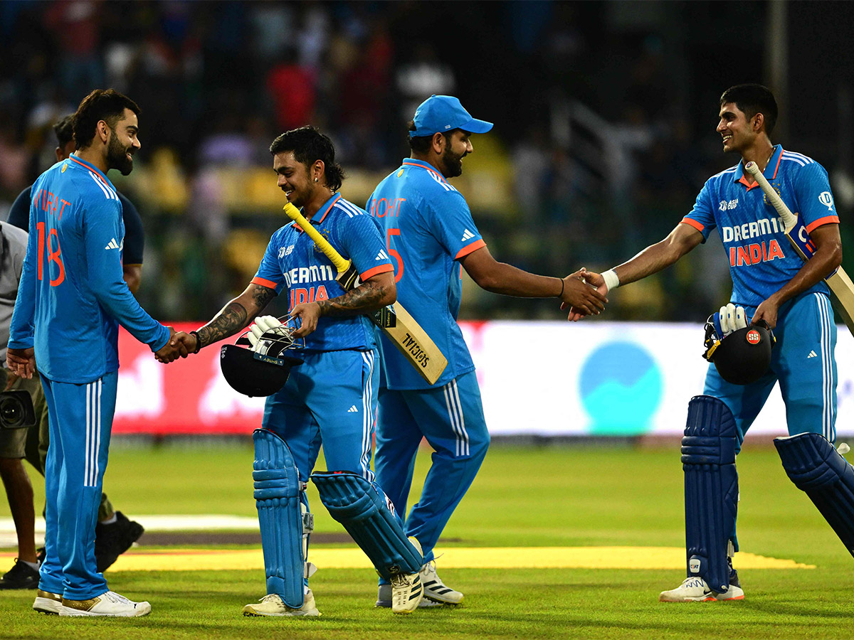 India_20Celebrate_20with_20the_20trophy_20after_20winning_20the_20Asia_20Cup_202023-15.jpg 14