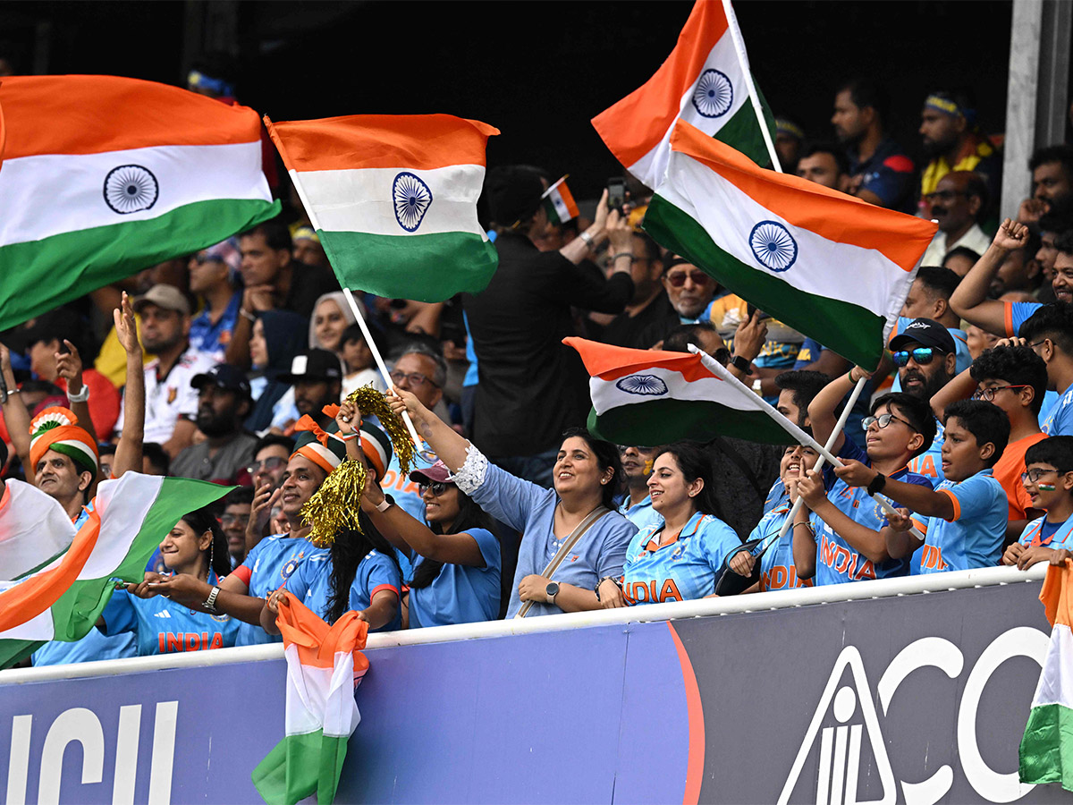 India_20Celebrate_20with_20the_20trophy_20after_20winning_20the_20Asia_20Cup_202023-8.jpg 7
