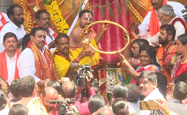 Khairatabad-Ganesh-Fisrt-Pooja.jpg