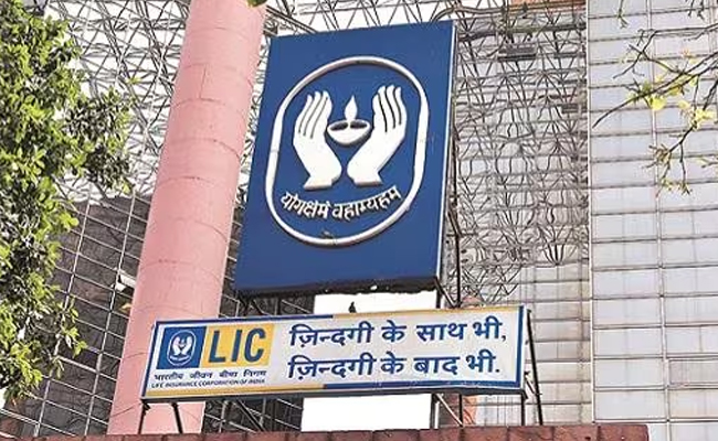 lic-agents-employees.jpg