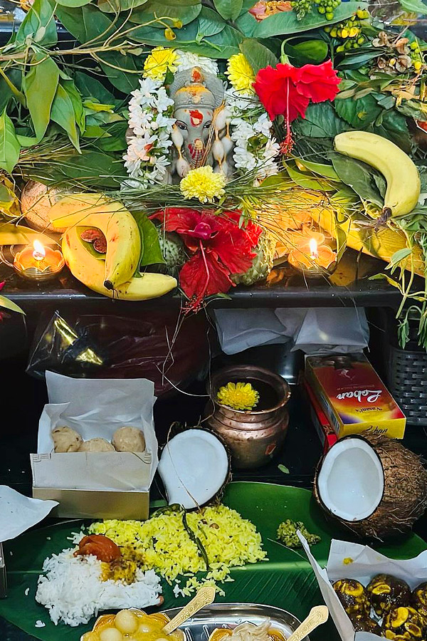 Anchor_20Anasuya_20Bharadwaj_20Family_20Vinayaka_20Chavithi_20Celebrations_20Photos_1.jpg 2