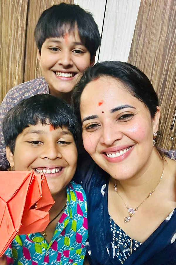 Anchor_20Anasuya_20Bharadwaj_20Family_20Vinayaka_20Chavithi_20Celebrations_20Photos_6.jpg 7