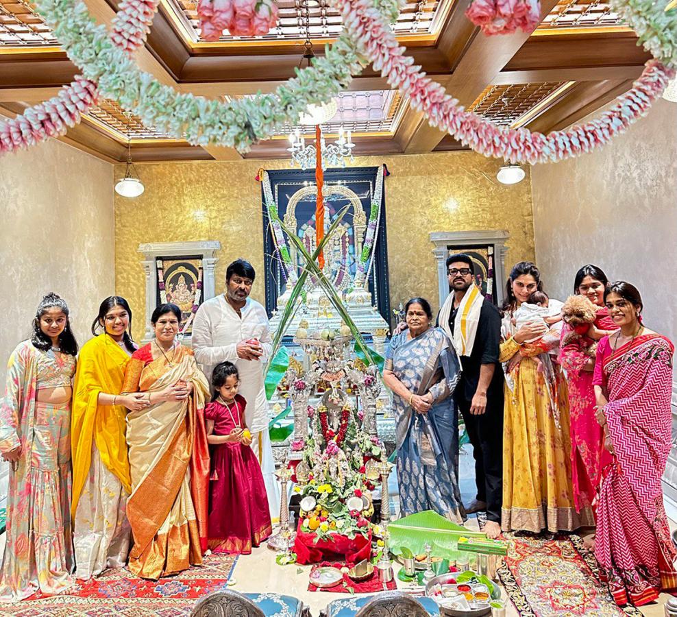 Celebrities_20Ganesh_20Chaturthi_20Celebrations_20Photo_20Gallery-12.jpg 12