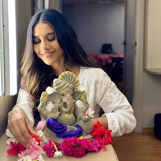 Celebrities_20Ganesh_20Chaturthi_20Celebrations_20Photo_20Gallery-14.jpg 14