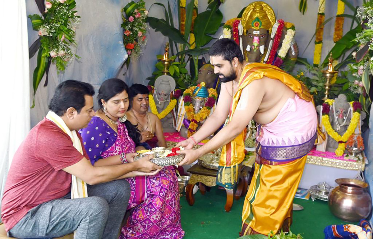 Celebrities_20Ganesh_20Chaturthi_20Celebrations_20Photo_20Gallery-3.jpg 3