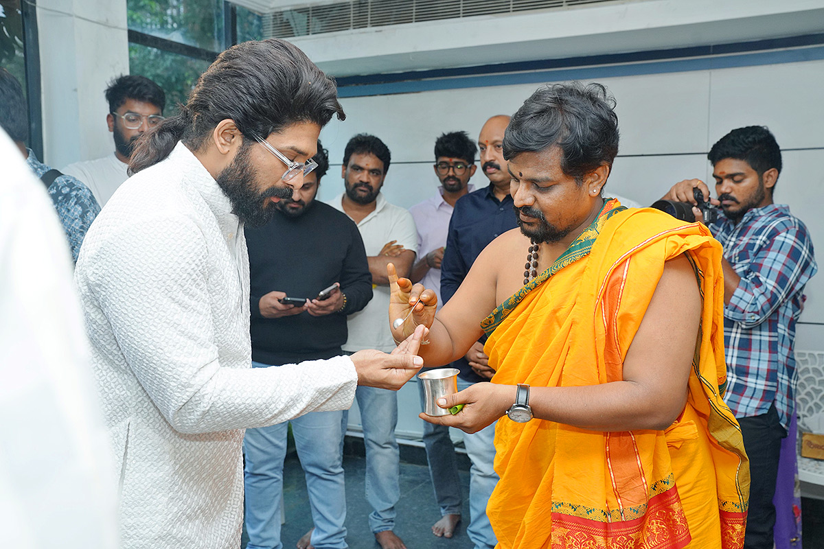 Celebrities_20Ganesh_20Chaturthi_20Celebrations_20Photo_20Gallery-4.jpg 4