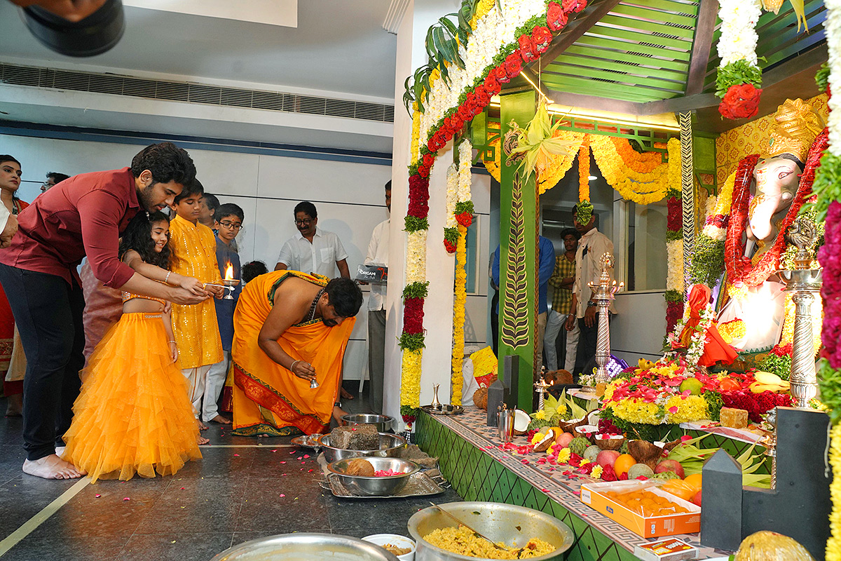 Celebrities_20Ganesh_20Chaturthi_20Celebrations_20Photo_20Gallery-5.jpg 5